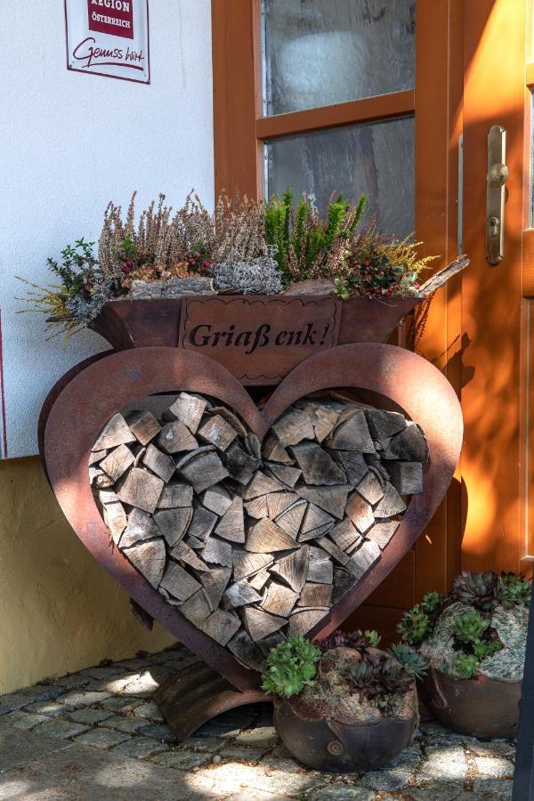 Zum Fally - Landgasthof Kirchberg am Wechsel Exterior photo